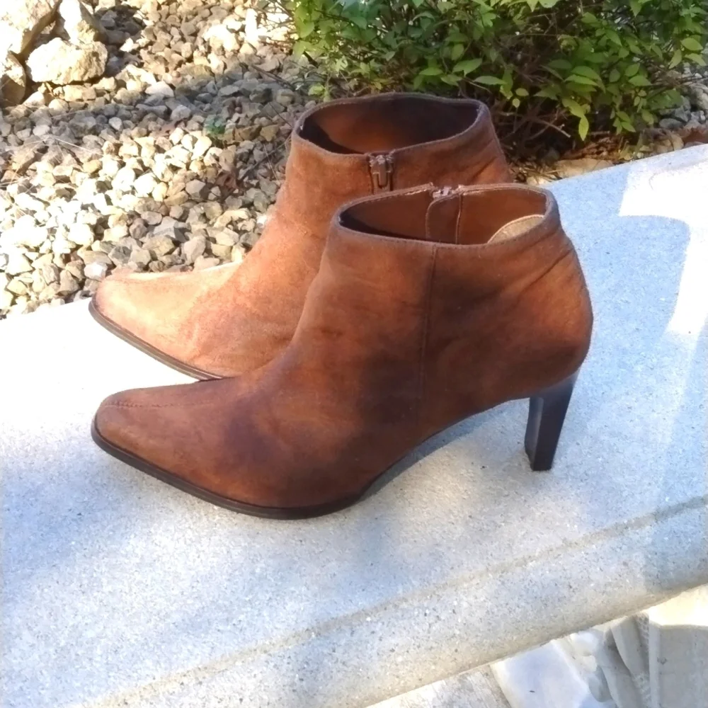 Splash Brown Suede Ankle Fashion Boots, size 7.5-8